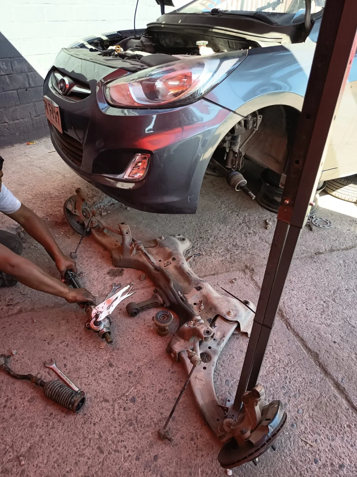 mecanico urgencia renault recoleta taller mecanico cerca de mi electrico - LLANOCAR Servicios Automotrices Santiago